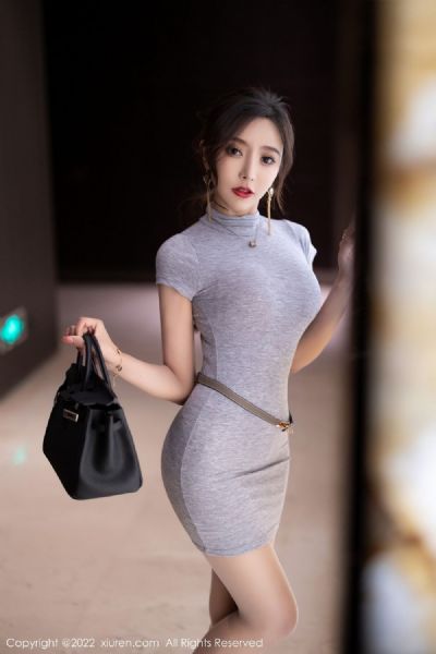 一抹卿红